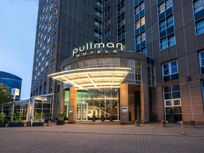 Hotel für 2 Personen, mit Terrasse und Whirlpool sowie Pool und Sauna in Stuttgart