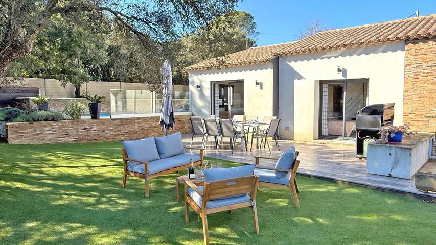 Gîte pour 8 personnes, avec jardin et piscine, adapté aux familles à Le Plan-de-la-Tour - 2