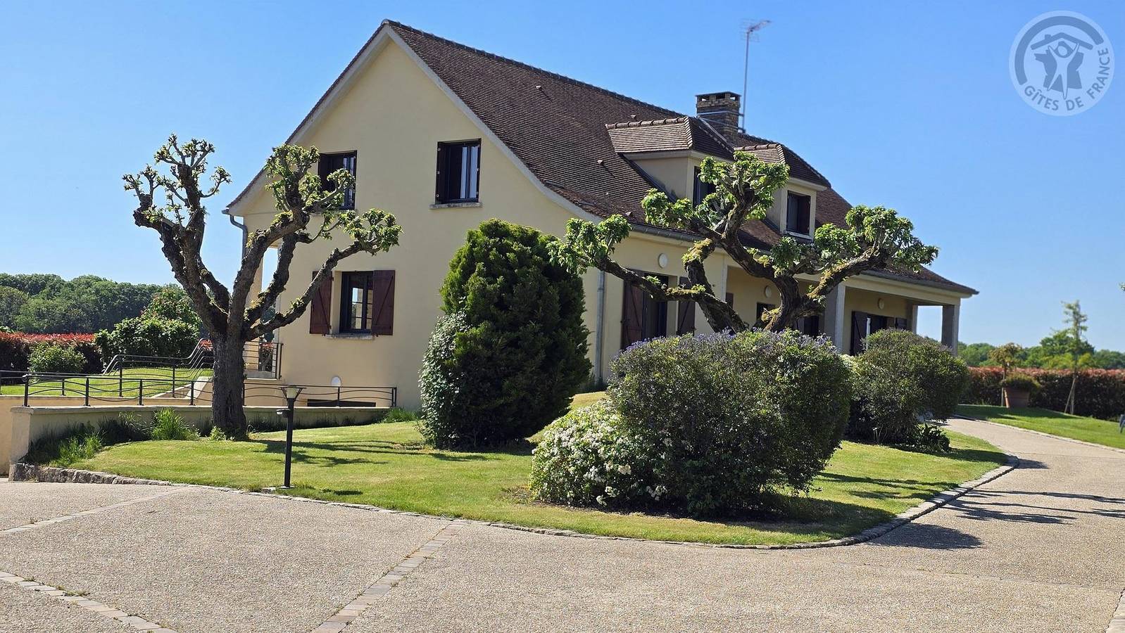 Holiday Rental for 6 People in Les Bréviaires, Yvelines
