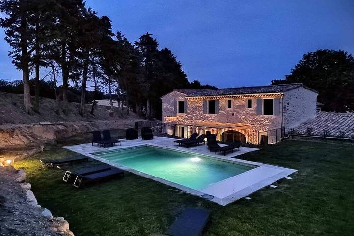 Location de vacances pour 15 personnes, avec jardin à Saint-Gervais-sur-Roubion