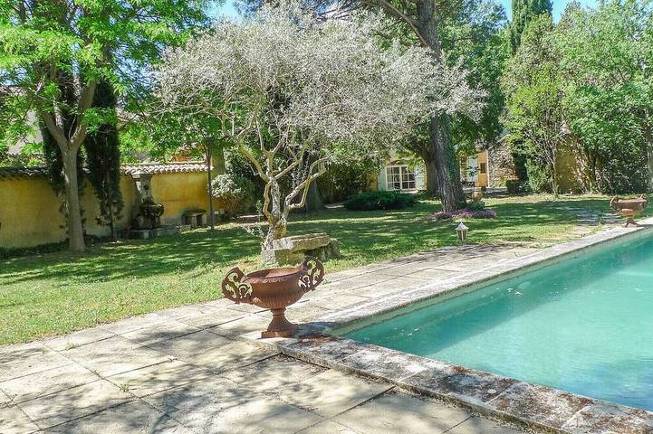 Chalet für 6 Personen, mit Terrasse und Garten sowie Pool