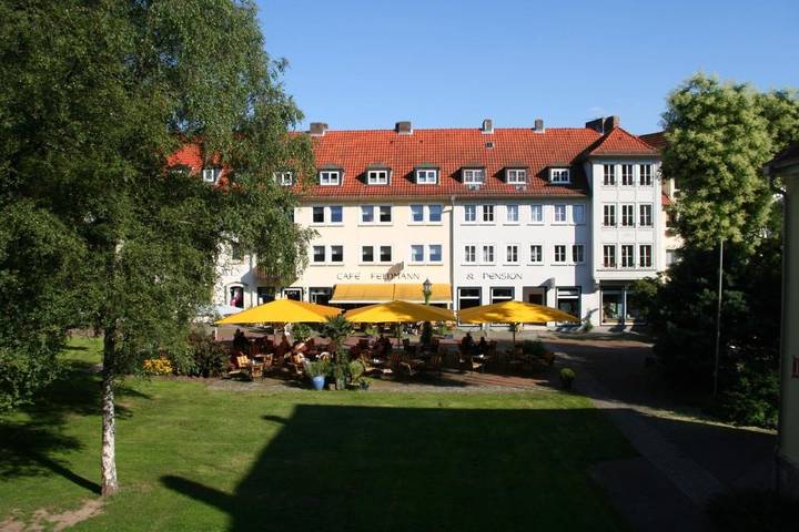Hotel, mit Terrasse und Ausblick