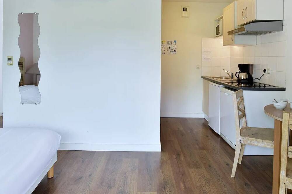 Apartamento entero, Studio cosy au calme | Centre bien-être & piscine in Lagord, Región de La Rochelle