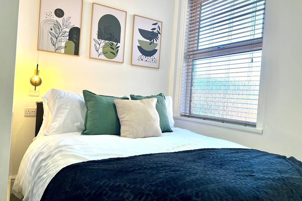 Entire apartment, Yastayzzz - Apartment No.3 @Worcester House & Free Parking in Worcester, Worcestershire