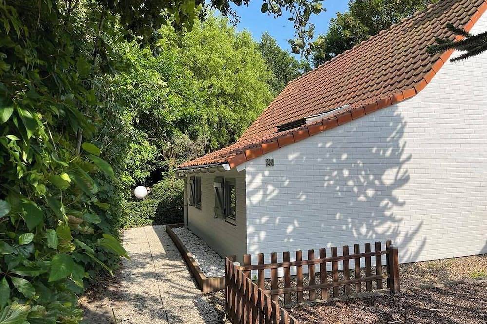 Charming fisherman's house with private garden in Adinkerke, De Panne