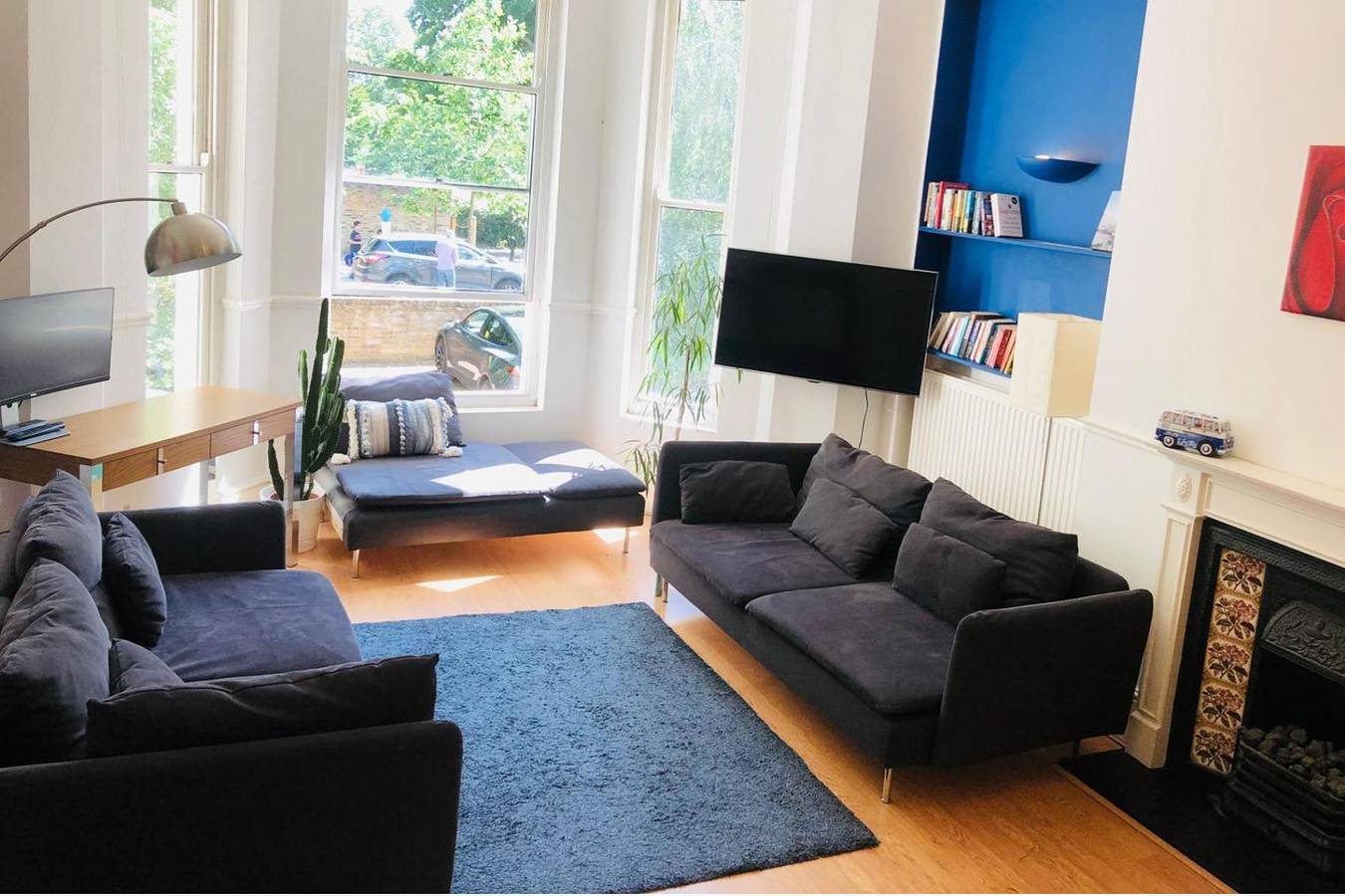 Entire vacation apartment, 1 Bedroom Flat Sleeps 4 -Free Onsite Parking -Wifi in Ealing, London
