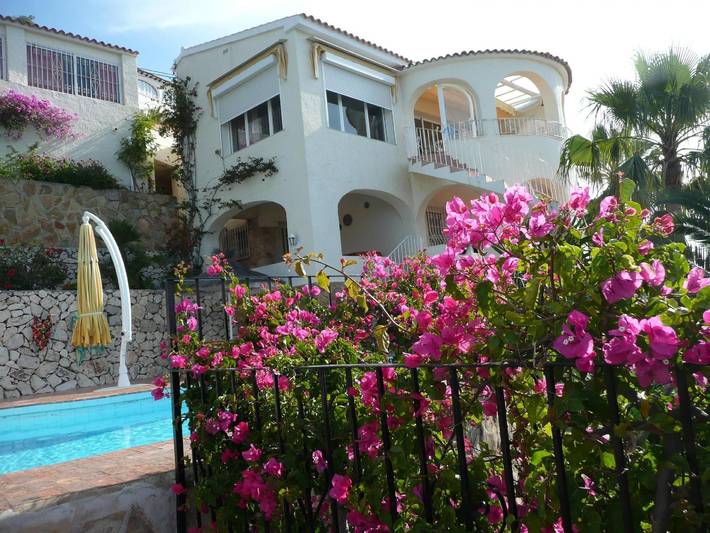 Apartamento para 5 personas, con balcón además de piscina y jardín en San Jaime