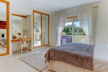 Villa for 4 People in Portimão, Faro District, Photo 4