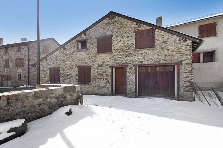 Casa de pueblo Le Galbe - 3 dormitorios con jardín y garaje, ideal para vacaciones en familia in Fontrabiouse, Parque Natural Regional de los Pirineos Catalanes