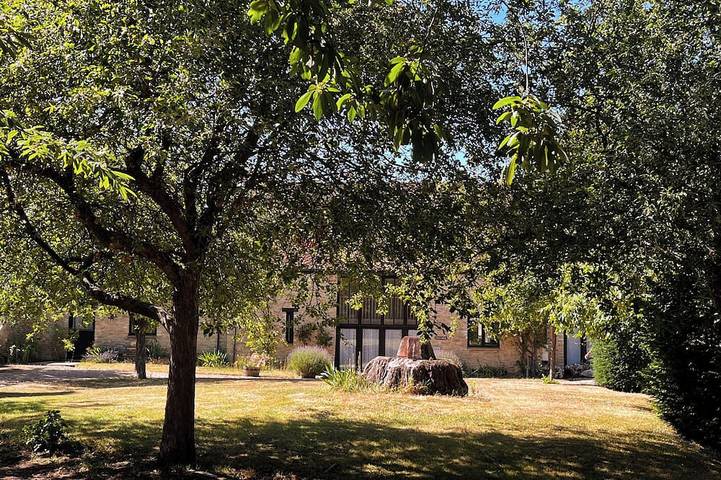 Holiday rental for 12 people, with garden and pool in Oxfordshire