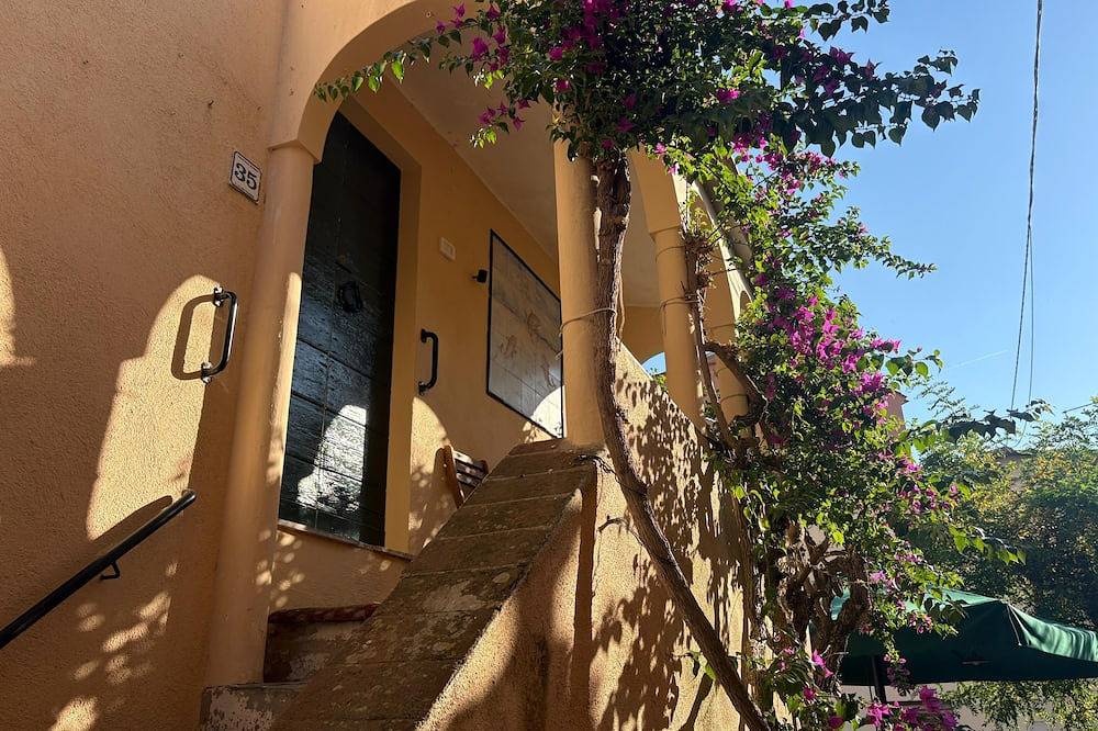 Appartement entier, Casa Bouganvillea – Appartement de vacances au centre du village, près de la mer in Marciana Marina, Archipel toscan