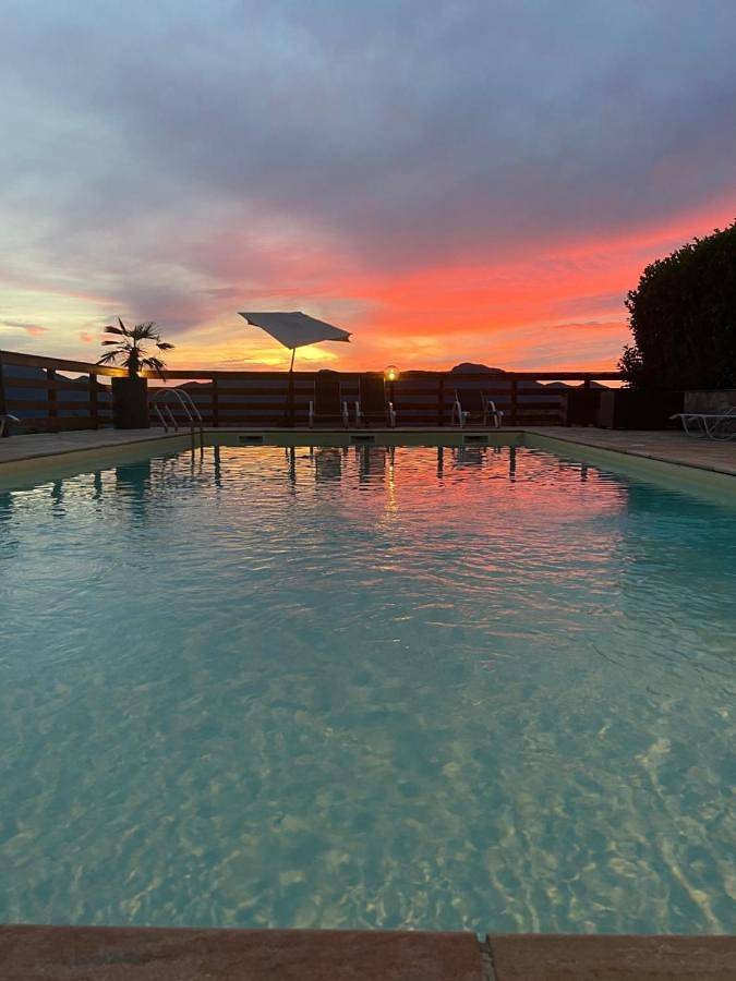 Hôtel pour 2 personnes, avec vue et vue sur le lac ainsi que piscine et terrasse, animaux acceptés