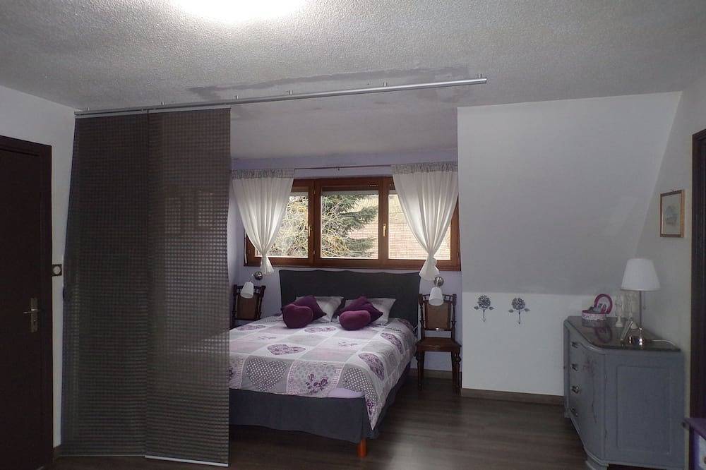 Entire apartment, Lecaillon gite / condominium in Mittelbergheim, Sélestat-Erstein region