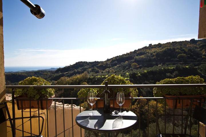 Casa vacanza per 3 persone, con balcone e panorama in Badolato
