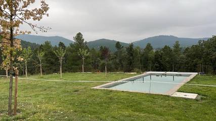 Hostal para 28 personas, con jardín además de piscina y vistas en Provincia de Teruel