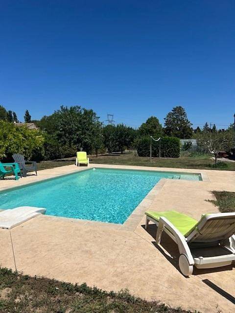 Location de vacances pour 9 personnes, avec vue et jardin ainsi que terrasse et piscine dans Abbaye de Saint Michel de Frigolet