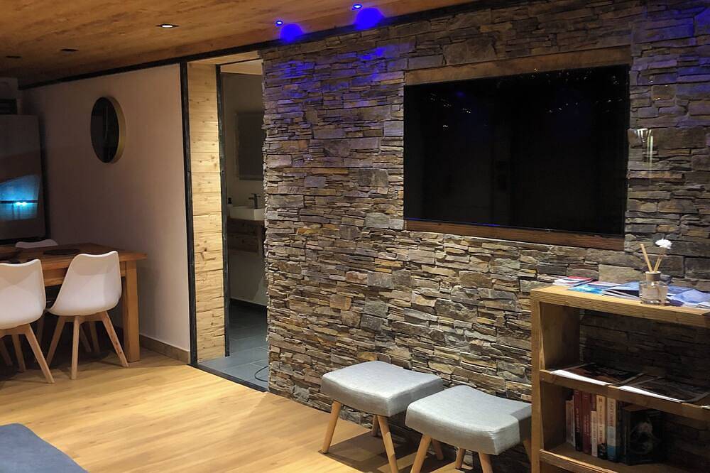 Entire apartment, 6-person apartment in Le Bois, Les Trois Vallées