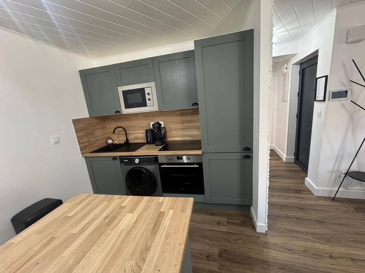 Appartement entier, Two-Bedroom Apartment in Pont-du-Château, Région de Clermont-Ferrand