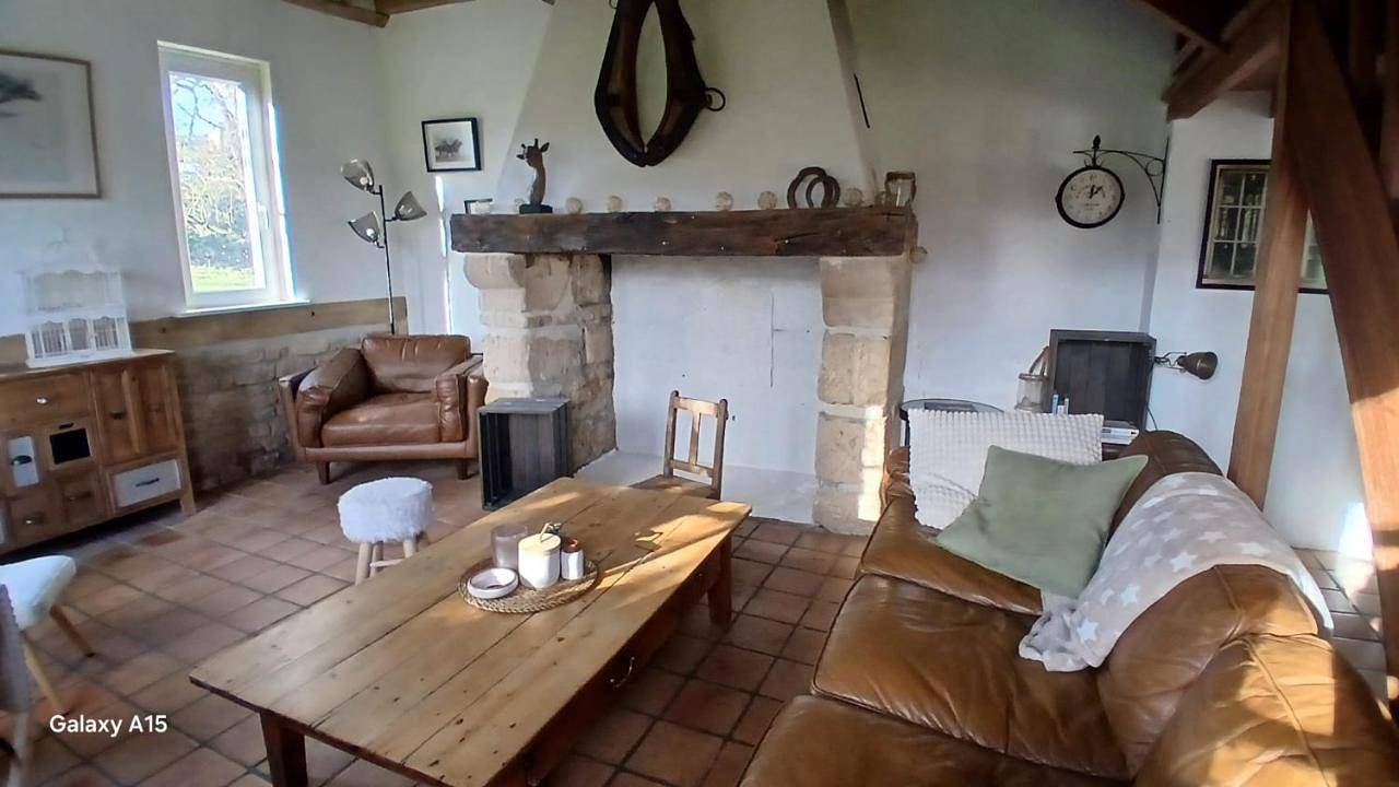 Four-Bedroom House in Saint-Pierre-en-Pays-d'Auge, Région de Lisieux