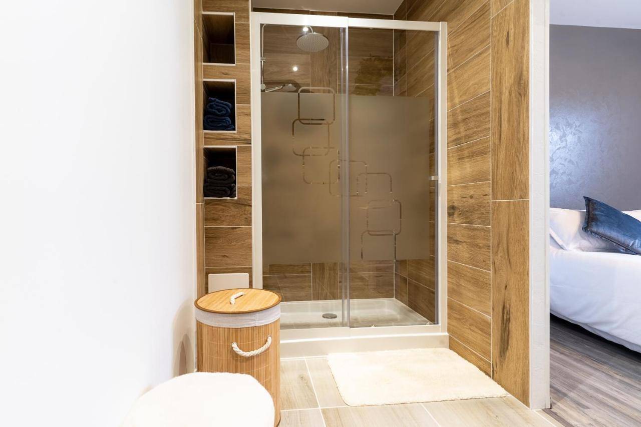 Double Room with Private Bathroom in Saint-Clair-sur-l'Elle, Région de Saint-Lô