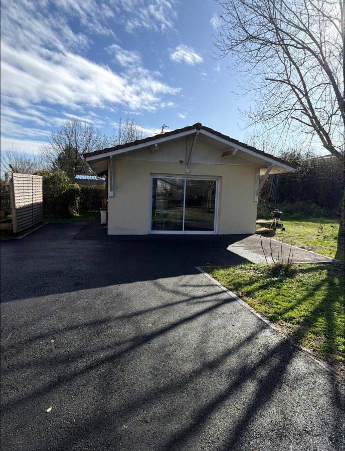 Gîte pour 3 personnes, avec jardin à Saint-Loubès