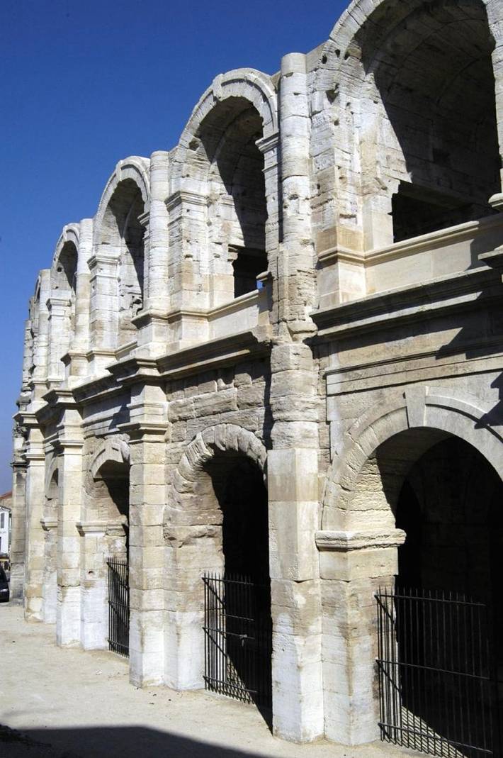 Hôtel pour 2 personnes, avec terrasse et piscine dans Office De Tourisme D Arles Camargue - 3