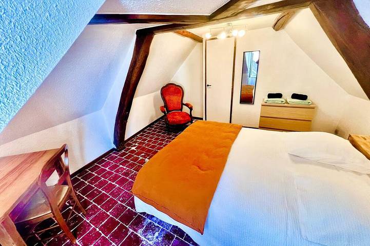 Location de vacances pour 3 personnes, avec terrasse et jardin dans Château du Clos Lucé - 2