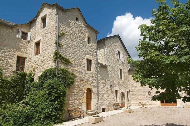 Location de vacances pour 21 personnes dans Massegros Causses Gorges