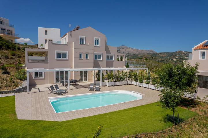 Location de vacances pour 9 personnes, avec piscine et jardin dans Agia Pelagia - 2