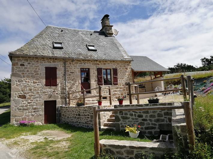 Gîte pour 5 personnes, avec terrasse et jardin, animaux acceptés dans Saint-Martin-la-Méanne