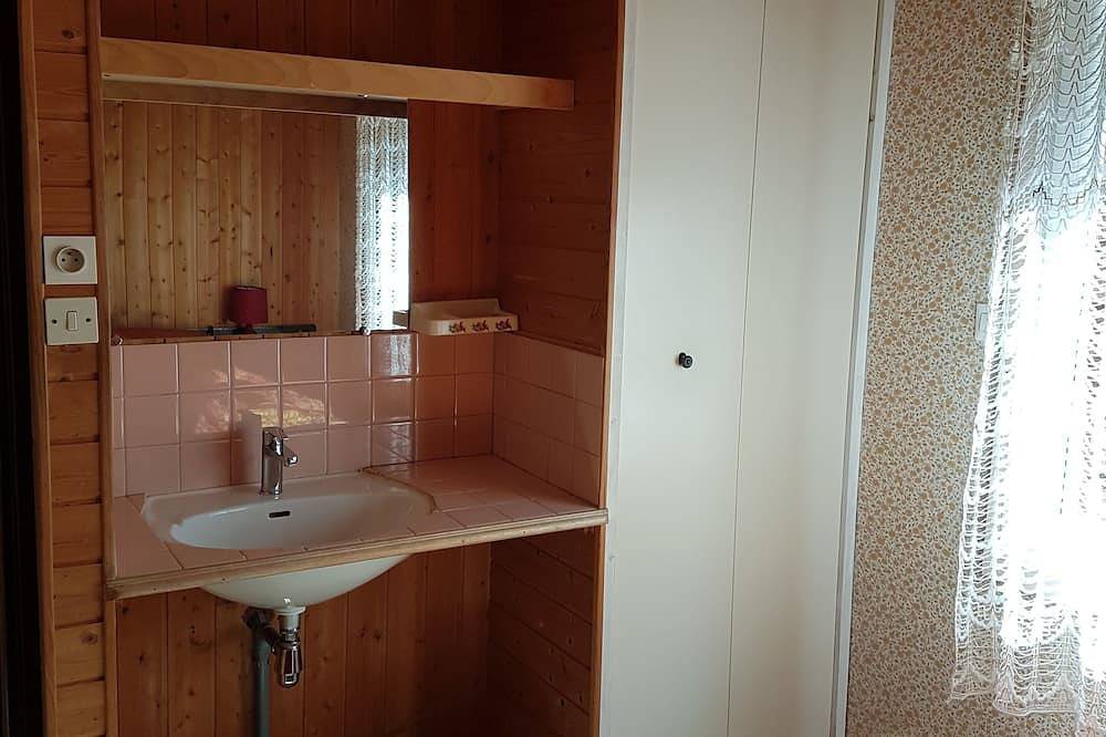 Ganze Wohnung, Villa Erdgeschoss im vollständig eingezäunten Grundstück in Lyaud, Thonon-les-Bains und Umgebung