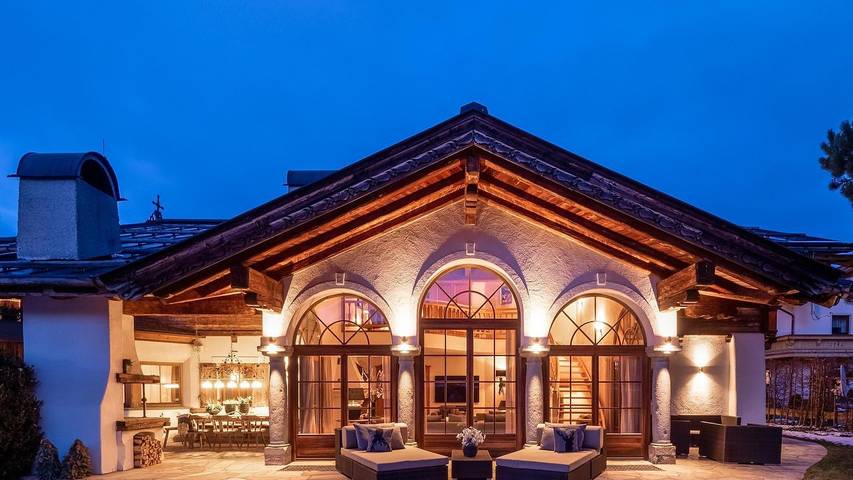 Vakantiehuis voor 16 personen, with tuin and sauna as well as whirlpool in St. Johann in Tirol