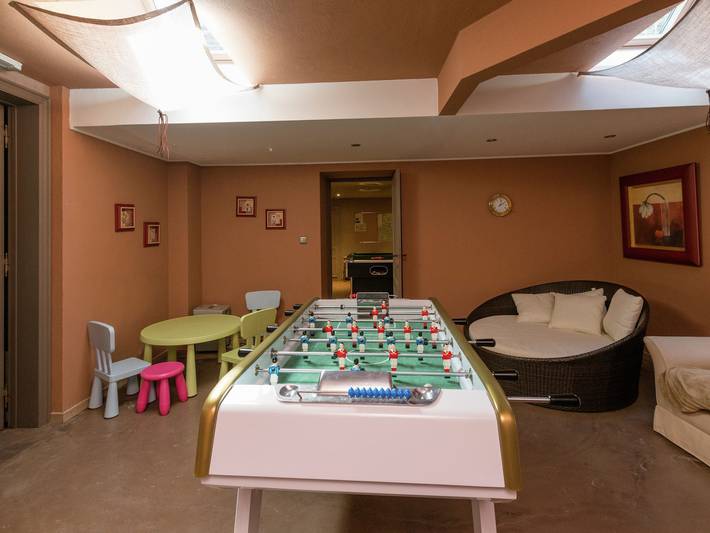 Gîte pour 30 personnes, avec terrasse et piscine ainsi que sauna et jardin, adapté aux familles dans Orchimont - 3