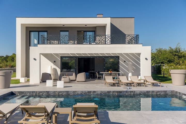 Maison de vacances pour 10 personnes, avec Balcon/Terrasse ainsi que Jardin et Piscine dans Istrie