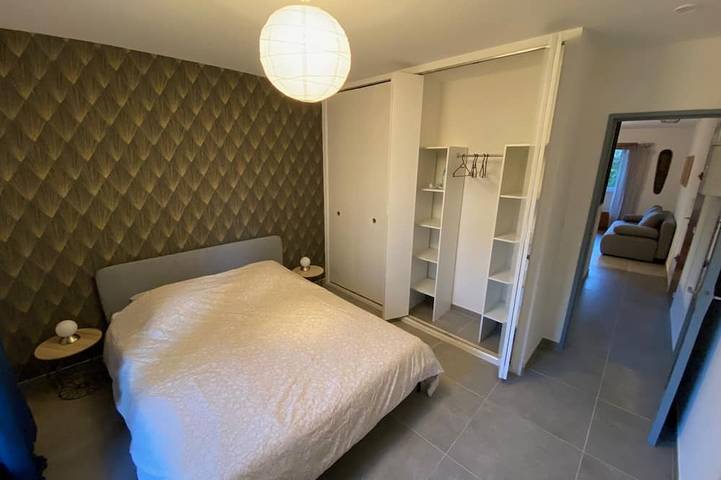Apartamento entero, Renovated 2-room apartment with balcony and private parking in Les Milles, Aix-en-Provence