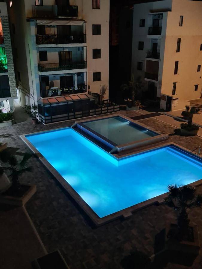 Gîte pour 5 personnes, avec Balcon et Terrasse ainsi que Piscine et Vue dans Qawra