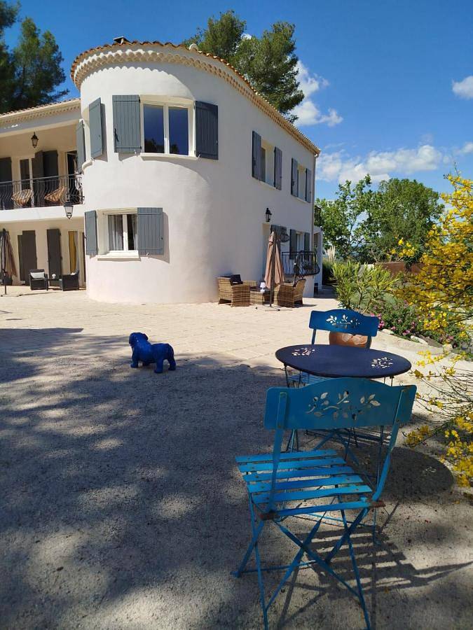 Gîte pour 2 personnes, avec piscine ainsi que vue et jardin à Le Puy-Sainte-Réparade - 3