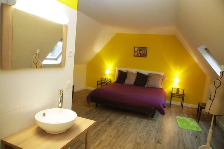 Gîte pour 7 personnes, avec piscine ainsi que terrasse et jardin à Langoat - 4