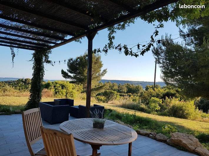 Gîte pour 4 personnes, avec piscine et jardin ainsi que vue et vue sur le lac à Miramas - 3