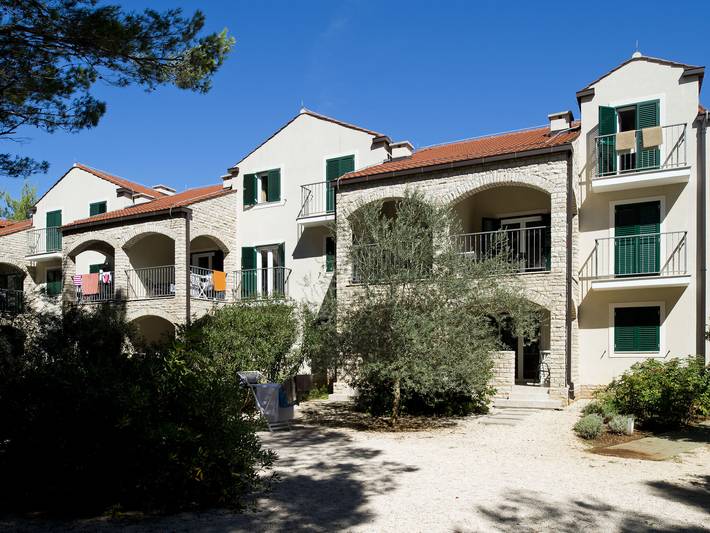 Ferienwohnung für 6 Personen, mit Balkon/Terrasse und Pool in Privlaka - 4