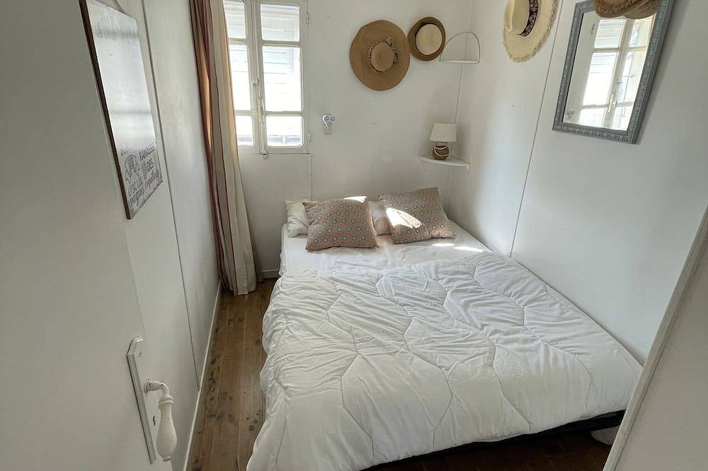Grand chalet authentique, proche mer, 10 personnes in Plage des Chalets, Gruissan