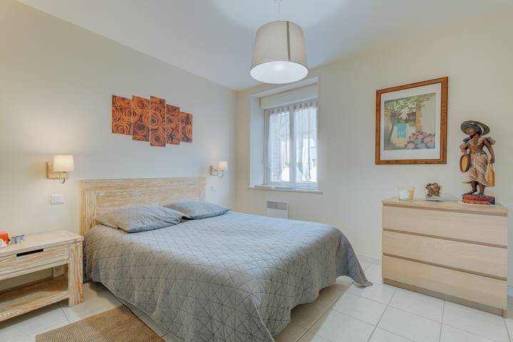 Appartement entier, Appartement 'Grain De Vanille' avec terrasse privée et Wi-Fi in Saint-Benoît-des-Ondes, Baie du Mont-Saint-Michel