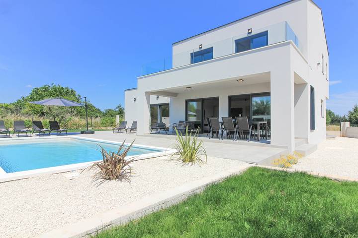 Location de vacances pour 8 personnes, avec piscine et balcon à Loborika - 3