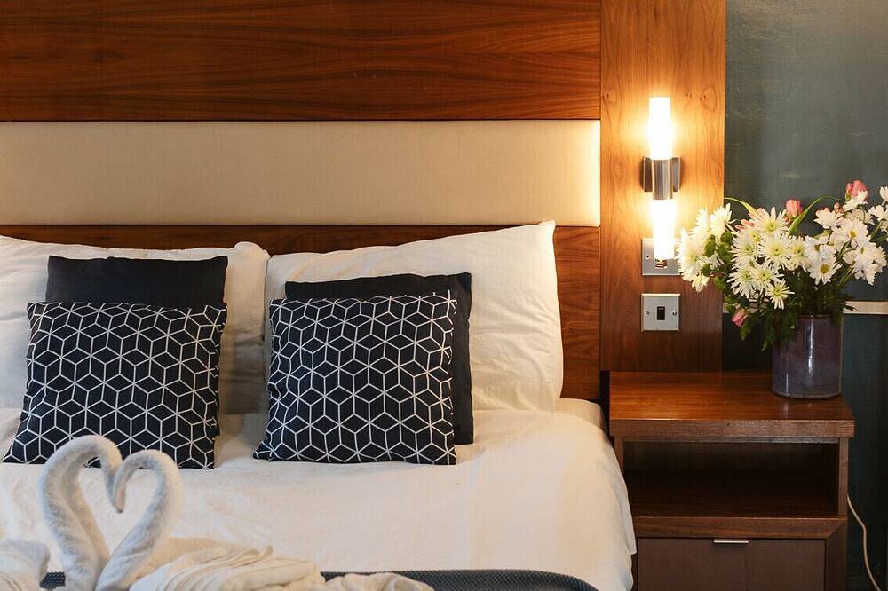 Second Floor Room. 12 in Paisley, Renfrewshire
