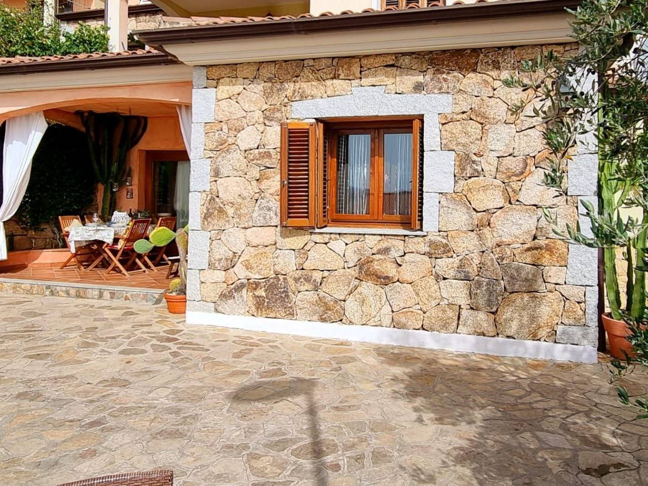 Appartamento intero, Mit Kamin, Terrasse und Meerblick in Flumini, Posada