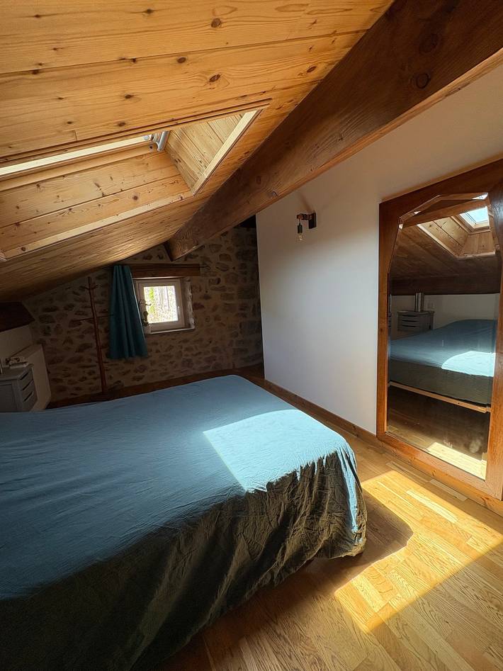 Bed and Breakfast 'Framboise' with Shared Terrace, Shared Garden and Wi-Fi in Saint-Julien-Labrousse, Parc naturel régional des Monts d'Ardèche