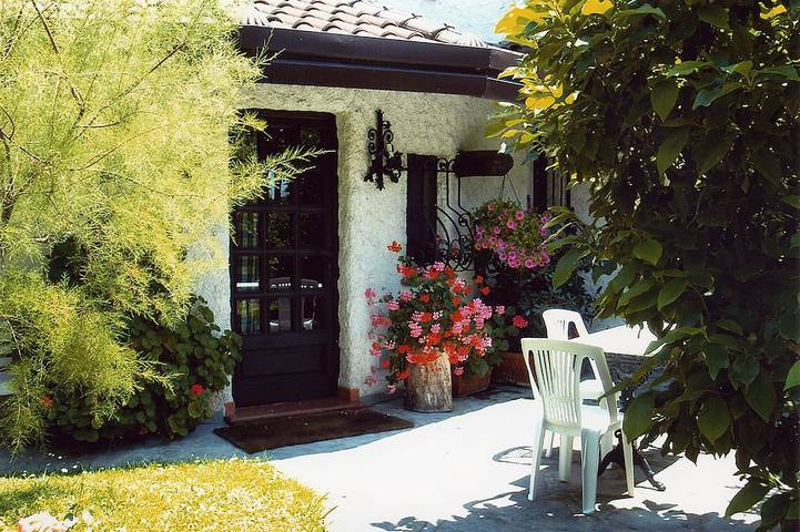 Ferienhaus für 2 Personen, mit Terrasse und Pool sowie Garten - 1