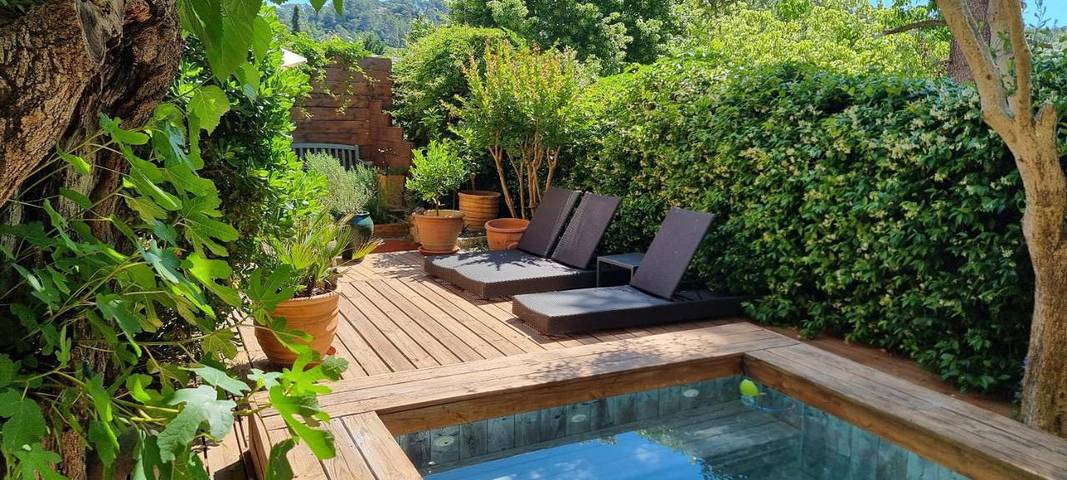Chambre d’hôte pour 2 personnes, avec Terrasse et Jardin ainsi que Piscine et Vue