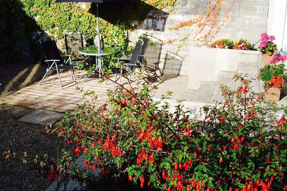 Entire apartment, Charming, Secluded, 2 Bed-Roomed Apartment  In the Heart of Wexford Town in Wexford, County Wexford