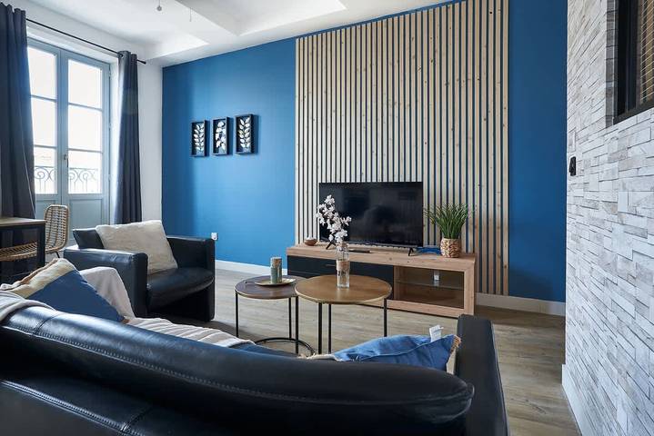 Entire holiday apartment, Paul Riquet's Birthplace - Les Halles View - A/C in Béziers, Mediterranean Coast (France)